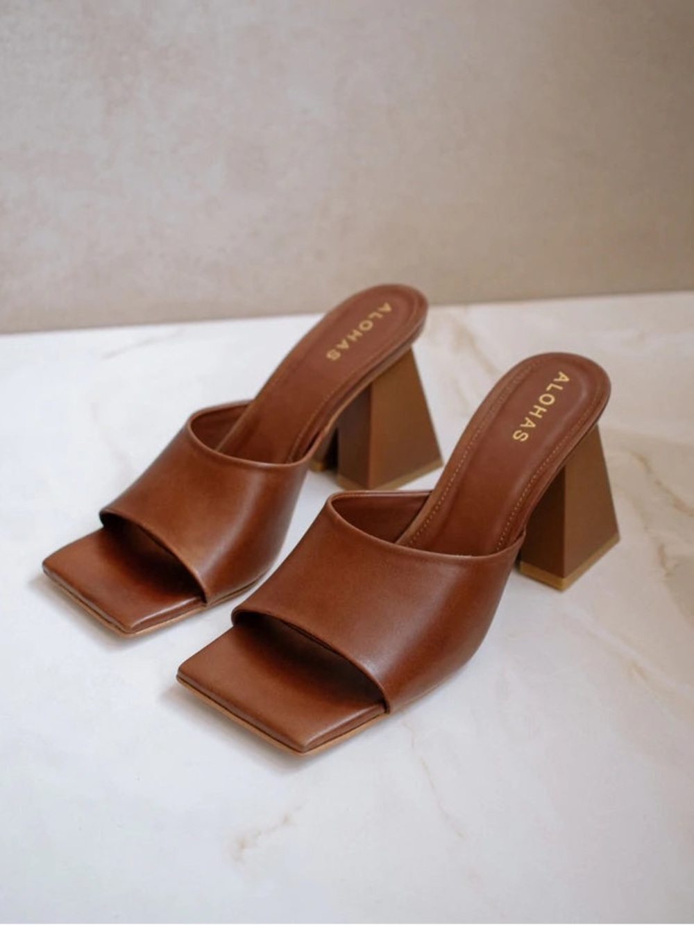 Alohas Dune Split Heel Sandal in Camel Brown